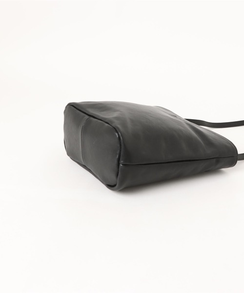 エーゼロ（エーゼロ）の「《牛革》ミニバケットショルダーバッグ（ショルダーバッグ・レディース・ブラック/グレイッシュベージュ・FREE）」の15枚目の写真