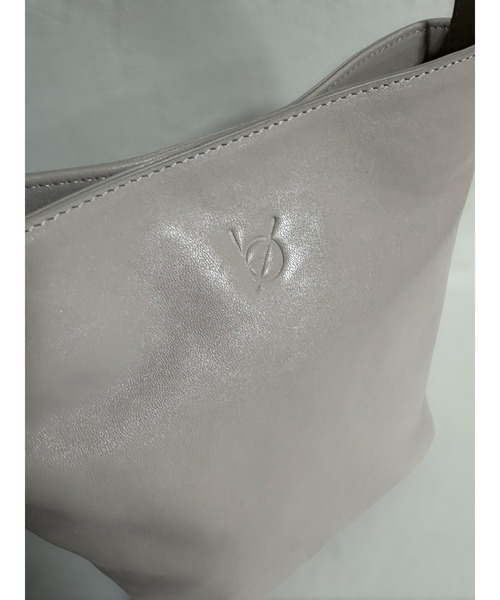 エーゼロ（エーゼロ）の「《牛革》ミニバケットショルダーバッグ（ショルダーバッグ・レディース・ブラック/グレイッシュベージュ・FREE）」の20枚目の写真