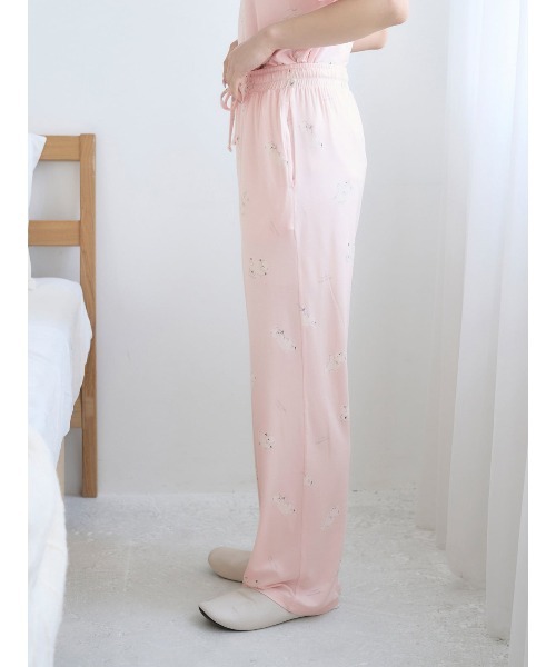 tutuanna(チュチュアンナ)の「レーヨン混しろくま総柄ロングパンツ(ルームウェア/パジャマ・レディース・ピンク/オフホワイト/グレイッシュブルー・S/M/L)」の8枚目の写真