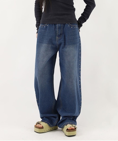 by muni:r(バイ ムニール)の「ワイドサイドスタッズパンツ(デニムパンツ・レディース・ブルー・SMALL/MEDIUM)」の3枚目の写真