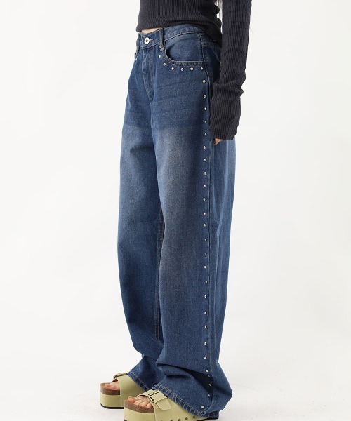 by muni:r(バイ ムニール)の「ワイドサイドスタッズパンツ(デニムパンツ・レディース・ブルー・SMALL/MEDIUM)」の7枚目の写真