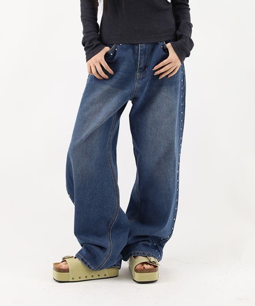 by muni:r(バイ ムニール)の「ワイドサイドスタッズパンツ(デニムパンツ・レディース・ブルー・SMALL/MEDIUM)」の8枚目の写真