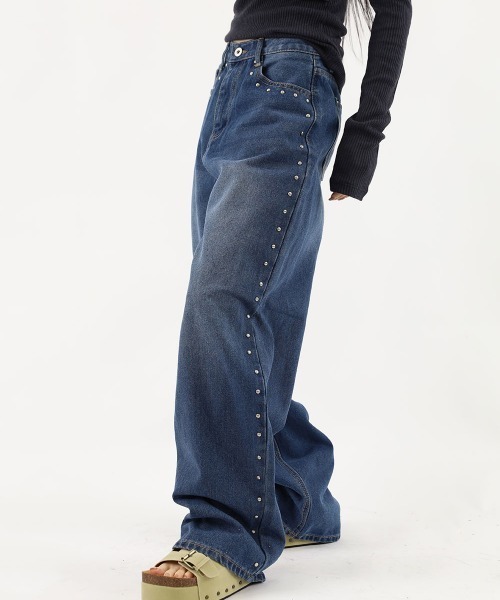 by muni:r(バイ ムニール)の「ワイドサイドスタッズパンツ(デニムパンツ・レディース・ブルー・SMALL/MEDIUM)」の5枚目の写真