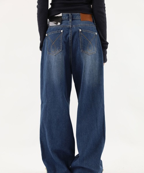 by muni:r(バイ ムニール)の「ワイドサイドスタッズパンツ(デニムパンツ・レディース・ブルー・SMALL/MEDIUM)」の9枚目の写真