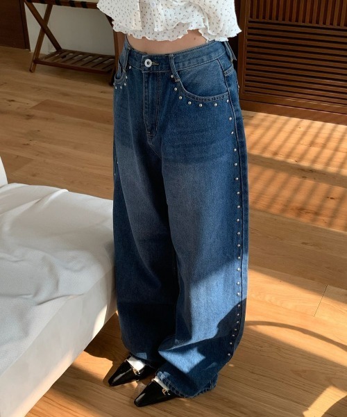 by muni:r(バイ ムニール)の「ワイドサイドスタッズパンツ(デニムパンツ・レディース・ブルー・SMALL/MEDIUM)」の14枚目の写真