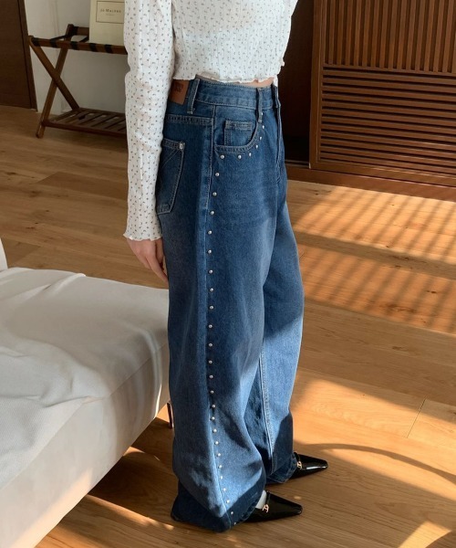 by muni:r(バイ ムニール)の「ワイドサイドスタッズパンツ(デニムパンツ・レディース・ブルー・SMALL/MEDIUM)」の16枚目の写真