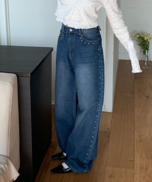 by muni:r(バイ ムニール)の「ワイドサイドスタッズパンツ(デニムパンツ・レディース・ブルー・SMALL/MEDIUM)」の19枚目の写真