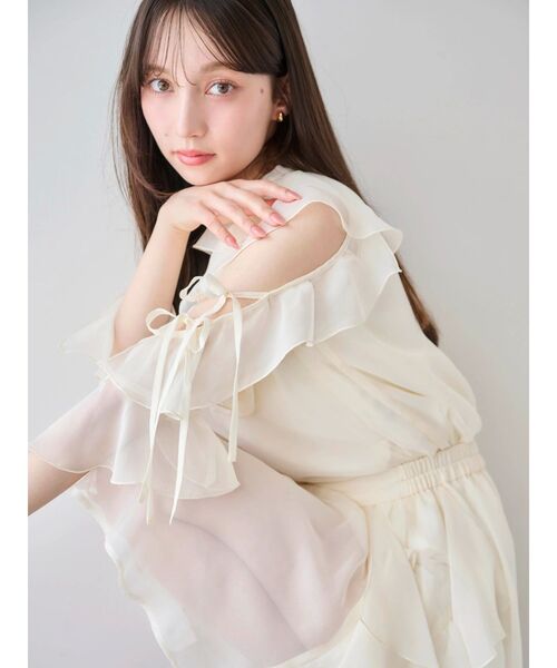 dazzlin（ダズリン）の「シアーフルイドフリルブラウス（シャツ/ブラウス・レディース・オフホワイト/ブルー/ブラック・FREE）」の16枚目の写真