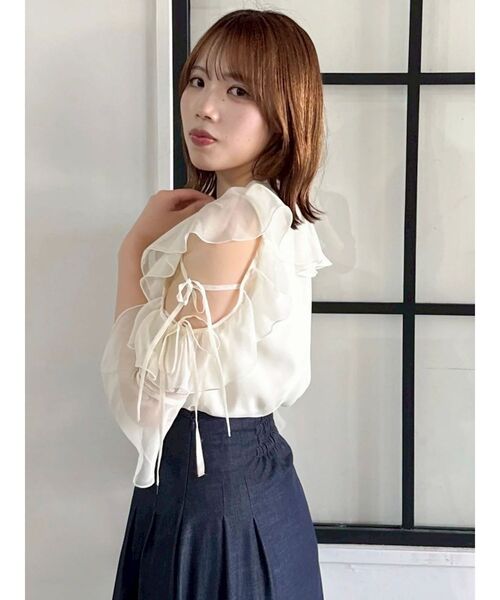 dazzlin（ダズリン）の「シアーフルイドフリルブラウス（シャツ/ブラウス・レディース・オフホワイト/ブルー/ブラック・FREE）」の6枚目の写真