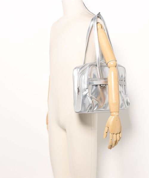 SPINNS（スピンズ）の「推しを入れたりデコったり♪ 合皮痛バッグ/スクエアベルト（トートバッグ・レディース・ピンク/シルバー/ブラック・ONESIZE）」の5枚目の写真