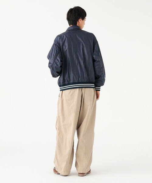 BEAMS（ビームス）の「【撥水】ワイドショートフィット ナイロン バーシティ ジャケット（ブルゾン・メンズ・ベージュ/ネイビー・S/M/L/XL）」の10枚目の写真