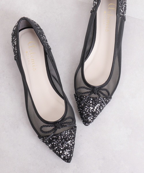 artemis by DIANA（アルテミスバイダイアナ）の「グリッター×チュール　ポインテッドトゥフラットシューズ（パンプス・レディース・シルバー/ブラック/マルチ・22.5cm/23.0cm/23.5cm/24.0cm/24.5cm/22.0cm）」の18枚目の写真