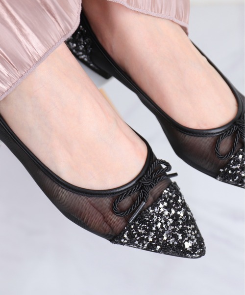 artemis by DIANA（アルテミスバイダイアナ）の「グリッター×チュール　ポインテッドトゥフラットシューズ（パンプス・レディース・シルバー/ブラック/マルチ・22.5cm/23.0cm/23.5cm/24.0cm/24.5cm/22.0cm）」の14枚目の写真