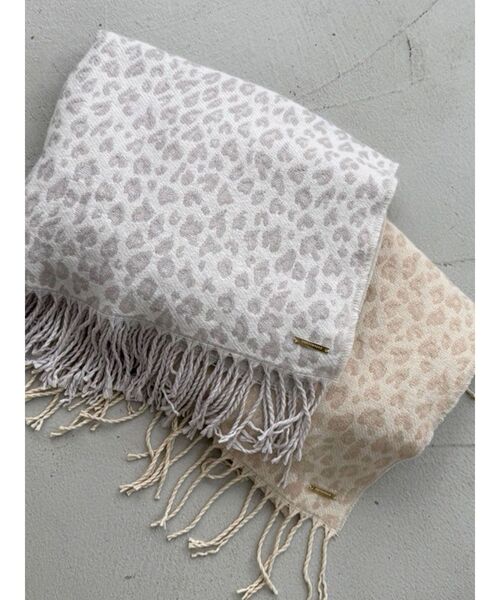 MERCURYDUO(マーキュリーデュオ)の「レオパードストール(ストール/ショール・レディース・ベージュ/グレー・FREE)」の4枚目の写真