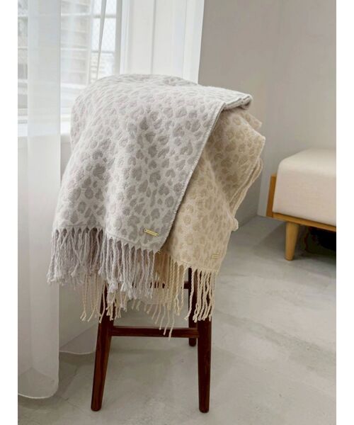 MERCURYDUO(マーキュリーデュオ)の「レオパードストール(ストール/ショール・レディース・ベージュ/グレー・FREE)」の5枚目の写真