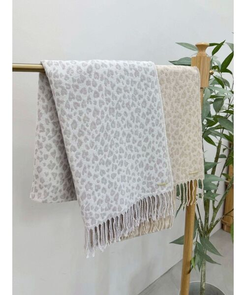 MERCURYDUO(マーキュリーデュオ)の「レオパードストール(ストール/ショール・レディース・ベージュ/グレー・FREE)」の8枚目の写真