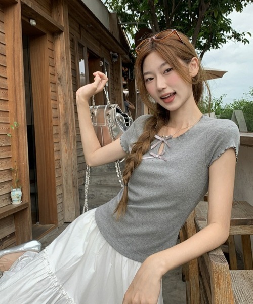gossip！ロサンゼルス（ゴシップロサンゼルス）の「【Y2Kガーリー】リボン付きフリルTシャツ（Tシャツ/カットソー・レディース・グレー・FREE）」の5枚目の写真