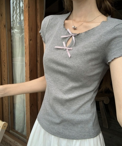 gossip！ロサンゼルス（ゴシップロサンゼルス）の「【Y2Kガーリー】リボン付きフリルTシャツ（Tシャツ/カットソー・レディース・グレー・FREE）」の8枚目の写真