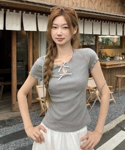gossip！ロサンゼルス（ゴシップロサンゼルス）の「【Y2Kガーリー】リボン付きフリルTシャツ（Tシャツ/カットソー・レディース・グレー・FREE）」の9枚目の写真