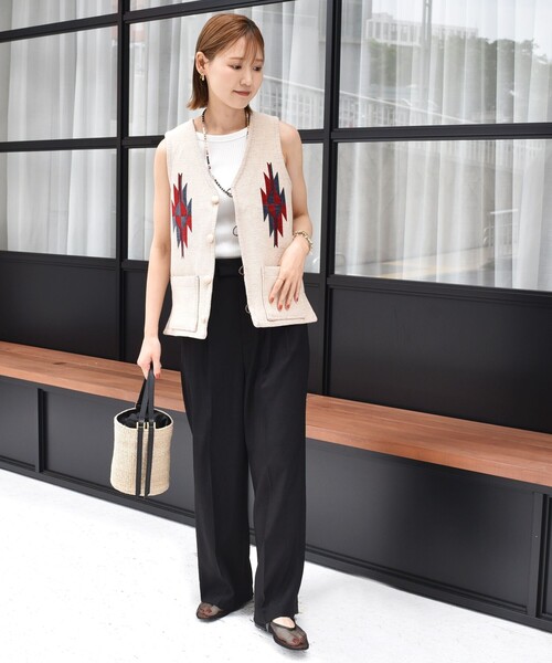 SHIPS（シップス）の「【SHIPS別注】UHURU:ジャカード  ベスト（ベスト・レディース・ナチュラル/ブラック・ONE SIZE）」の16枚目の写真