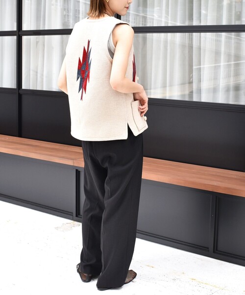 SHIPS（シップス）の「【SHIPS別注】UHURU:ジャカード  ベスト（ベスト・レディース・ナチュラル/ブラック・ONE SIZE）」の20枚目の写真