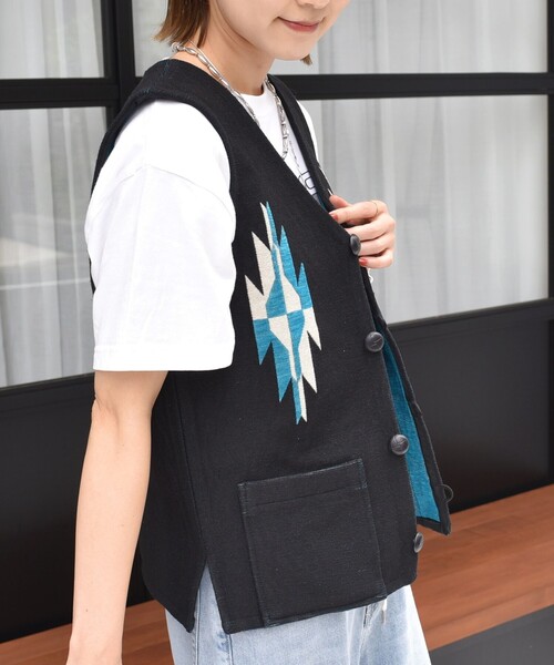 SHIPS（シップス）の「【SHIPS別注】UHURU:ジャカード  ベスト（ベスト・レディース・ナチュラル/ブラック・ONE SIZE）」の3枚目の写真