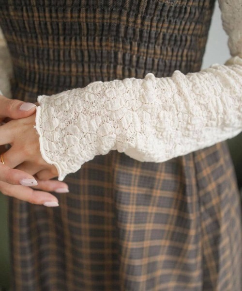 flower（フラワー）の「シャビーレーストップ（Tシャツ/カットソー・レディース・アイボリー/ブラック・FREE）」の6枚目の写真