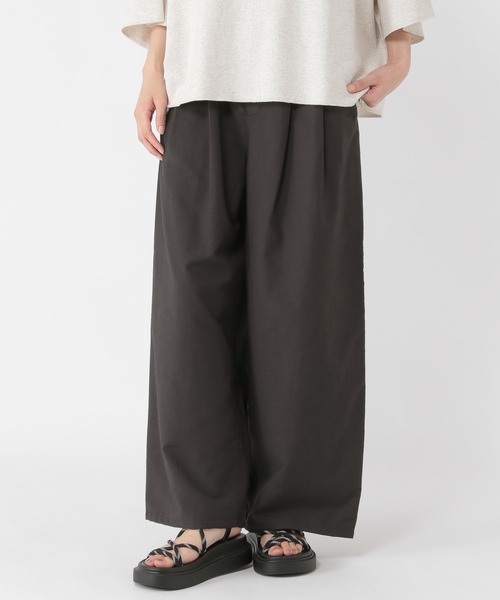 studio CLIP（スタディオクリップ）の「【接触冷感】タックワイドパンツ[プチ・プラスサイズあり]（その他パンツ・レディース・ベージュ/チャコール/ネイビー/アイボリー・MEDIUM/PF/ﾌﾘｰ(L)/LARGE）」の5枚目の写真