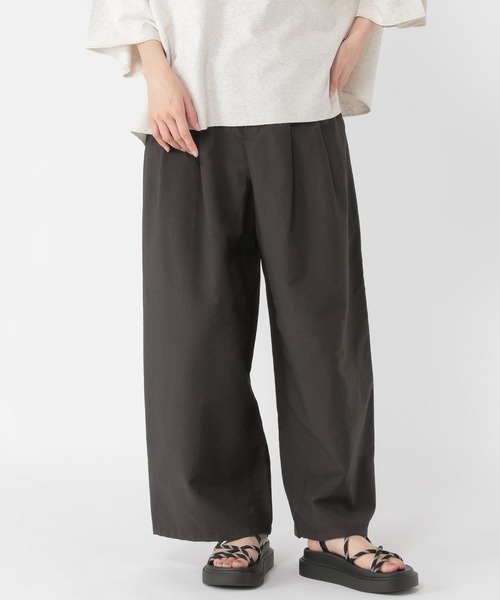 studio CLIP（スタディオクリップ）の「【接触冷感】タックワイドパンツ[プチ・プラスサイズあり]（その他パンツ・レディース・ベージュ/チャコール/ネイビー/アイボリー・MEDIUM/PF/ﾌﾘｰ(L)/LARGE）」の6枚目の写真