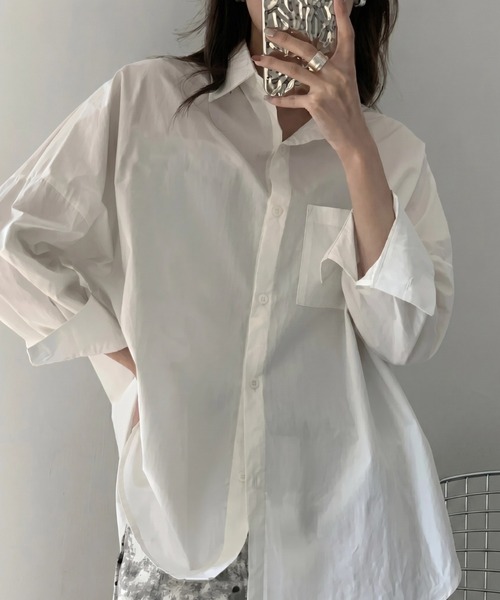cammie(キャミー)の「シンプルシャツ(シャツ/ブラウス・レディース・ホワイト/ブルー・LARGE/MEDIUM)」の2枚目の写真