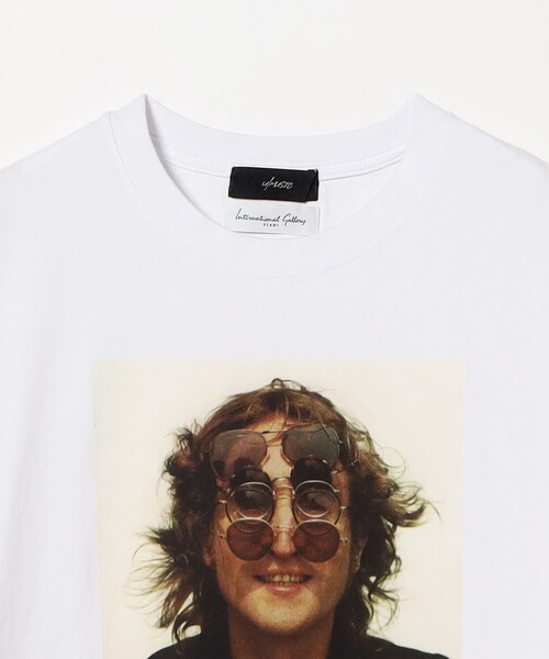 International Gallery BEAMS（インターナショナルギャラリービームス）の「【別注】U/MUSIC × IG / UNDERSONG John Lennon グラフィック Tシャツ ①（Tシャツ/カットソー・メンズ・ホワイト・M/S）」の2枚目の写真