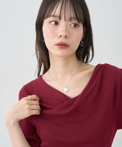 earth music&ecology(アースミュージックアンドエコロジー)の「ドレープニットプルオーバー(ニット/セーター・レディース・ブラック/ブラウン/ボルドー・FREE)」の17枚目の写真
