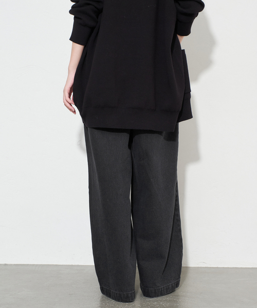 SLOBE IENA(スローブイエナ)の「《4サイズ展開》LEDENIM BLUR TUCK TROUSERデニム(デニムパンツ・レディース・ブラック/ブルー・40/38/36/34)」の17枚目の写真