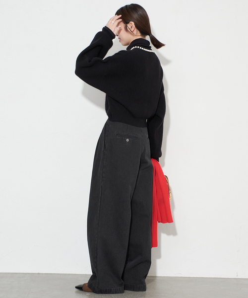 SLOBE IENA(スローブイエナ)の「《4サイズ展開》LEDENIM BLUR TUCK TROUSERデニム(デニムパンツ・レディース・ブラック/ブルー・40/38/36/34)」の13枚目の写真