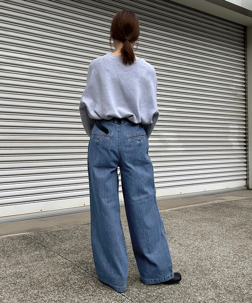 SLOBE IENA(スローブイエナ)の「《4サイズ展開》LEDENIM BLUR TUCK TROUSERデニム(デニムパンツ・レディース・ブラック/ブルー・40/38/36/34)」の5枚目の写真