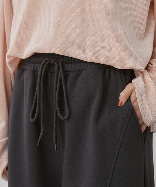 nui nullu（ヌイヌル）の「【nui nullu】2WAYワイドスウェットカーブパンツ＜セットアップ対応＞（スウェットパンツ・レディース・ライトグレー/アイボリー/ブラック/グレー・S/M/L）」の5枚目の写真