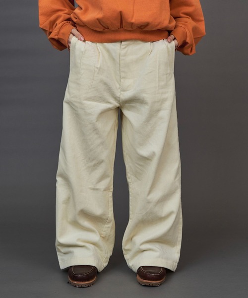 CIASU（シアス）の「コーデュロイストレートスラックス（スラックス・メンズ・ブラック/ブラウン/アイボリー・MEDIUM/LARGE）」の2枚目の写真