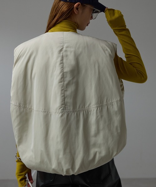 r.(アールドット)の「ファイバーダウン ショートベスト(ダウンベスト・レディース・キナリ/オリーブ/グレイッシュベージュ/ブラック・FREE)」の5枚目の写真