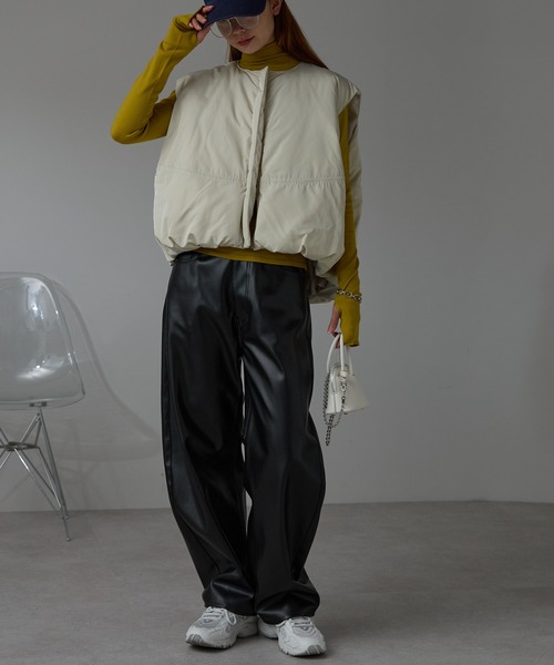 r.(アールドット)の「ファイバーダウン ショートベスト(ダウンベスト・レディース・キナリ/オリーブ/グレイッシュベージュ/ブラック・FREE)」の12枚目の写真