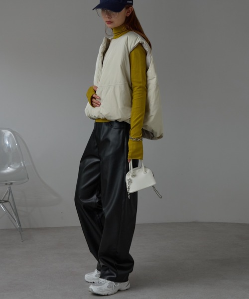 r.(アールドット)の「ファイバーダウン ショートベスト(ダウンベスト・レディース・キナリ/オリーブ/グレイッシュベージュ/ブラック・FREE)」の9枚目の写真