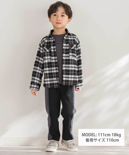 BeBe Petits Pois Vert(ベベプチポワヴェール)の「【店舗限定】ポンチロゴライン切り替えパンツ(その他パンツ・キッズ・ブラック系その他/レッド系その他2・100cm/110cm/120cm/140cm/160cm/150cm/130cm)」の3枚目の写真