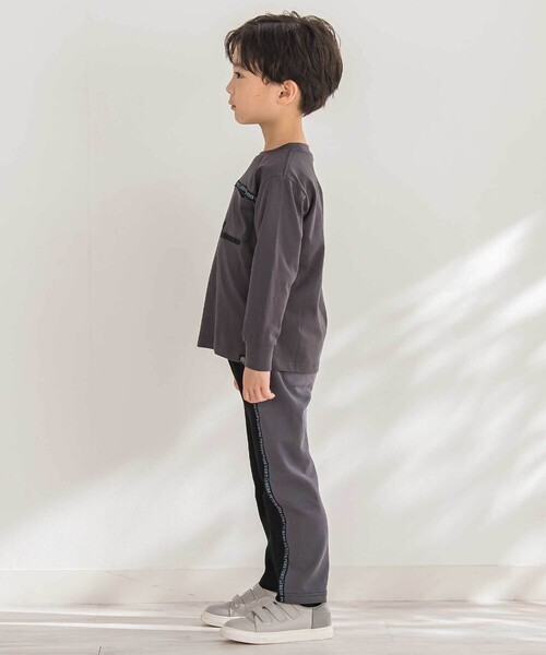 BeBe Petits Pois Vert(ベベプチポワヴェール)の「【店舗限定】ポンチロゴライン切り替えパンツ(その他パンツ・キッズ・ブラック系その他/レッド系その他2・100cm/110cm/120cm/140cm/160cm/150cm/130cm)」の4枚目の写真