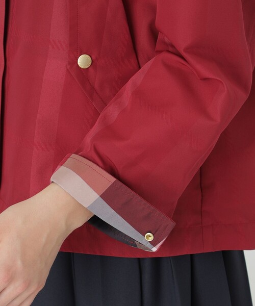 BLUE LABEL CRESTBRIDGE（ブルーレーベルクレストブリッジ）の「【はっ水】クレストブリッジチェックマウンテンパーカー（マウンテンパーカー・レディース・ダークネイビー/ブルー系その他4・38/36/40）」の21枚目の写真