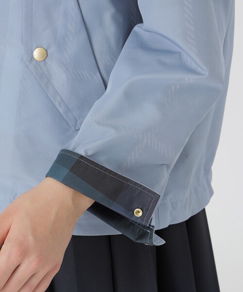 BLUE LABEL CRESTBRIDGE（ブルーレーベルクレストブリッジ）の「【はっ水】クレストブリッジチェックマウンテンパーカー（マウンテンパーカー・レディース・ダークネイビー/ブルー系その他4・38/36/40）」の3枚目の写真