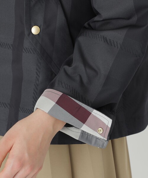 BLUE LABEL CRESTBRIDGE（ブルーレーベルクレストブリッジ）の「【はっ水】クレストブリッジチェックマウンテンパーカー（マウンテンパーカー・レディース・ダークネイビー/ブルー系その他4・38/36/40）」の15枚目の写真