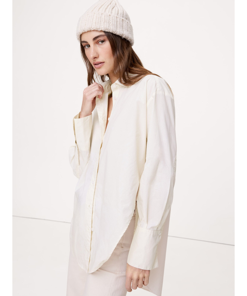Banana Republic(バナナリパブリック)の「コットン ポプリン カーブヘム シャツ(シャツ/ブラウス・レディース・アイボリー・L/S/XS/M)」の1枚目の写真