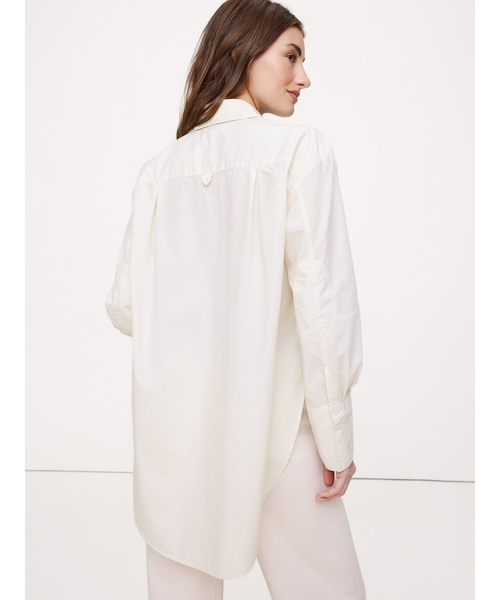 Banana Republic(バナナリパブリック)の「コットン ポプリン カーブヘム シャツ(シャツ/ブラウス・レディース・アイボリー・L/S/XS/M)」の5枚目の写真