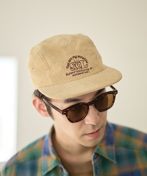 BAYFLOW(ベイフロー)の「カラー刺繍コーデュロイCAP(キャップ・メンズ・ベージュ/ネイビー/カーキ・FREE)」の4枚目の写真