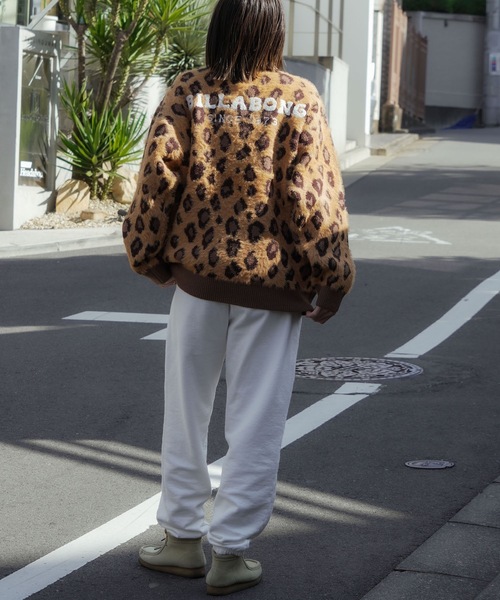 BILLABONG(ビラボン)の「BILLABONG レディース LEOPARD JQ CREW SWEA セーター 【2025年秋冬モデル】 @autumn/ビラボンバックロゴプリントヒョウ柄ジャガードクルーニットセーター(ニット/セーター・レディース・ブラック/ブラウン系その他/アイボリー・MEDIUM)」の19枚目の写真