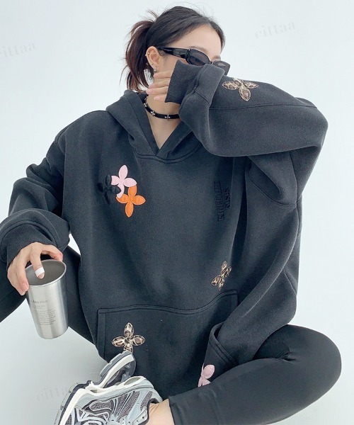 Dalfwin(ダールフィン)の「韓国ファッション OISISカラフルフラワーパッチフーディー(パーカー・レディース・ブラック・FREE)」の9枚目の写真